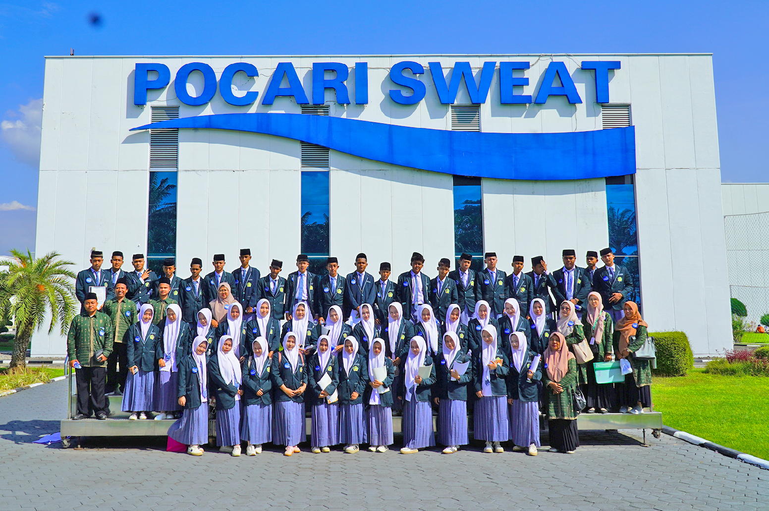 Berita MA MNU - Kunjungan  Kelas XI PQs (Program Qur’an Sains) Ke Kebun Raya Purwodadi dan PT. Amerta Indah Otsuka Pasuruan