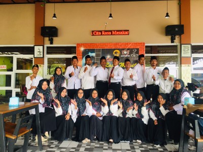 MA MNU Nguwok Lamongan - Memiliki Guru - Guru yang Profesional di Bidangnya